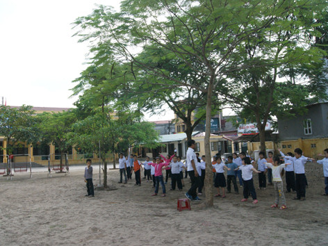 Trường học nhỏ, trụ sở công quyền to