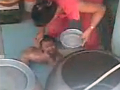 Xác định danh tính bảo mẫu hành hạ cháu bé