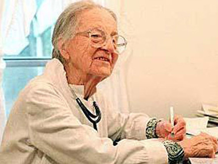 Nữ bác sĩ 114 tuổi thế giới qua đời