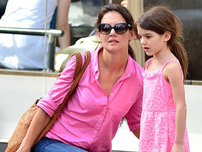 Vợ cũ Tom Cruise mua quà Giáng sinh đắt tiền tặng con