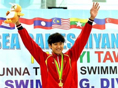 'Hot boy' Quý Phước hút hồn với nụ cười răng khểnh