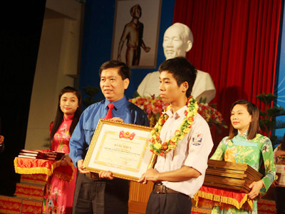 Trao giải thưởng Lý Tự Trọng