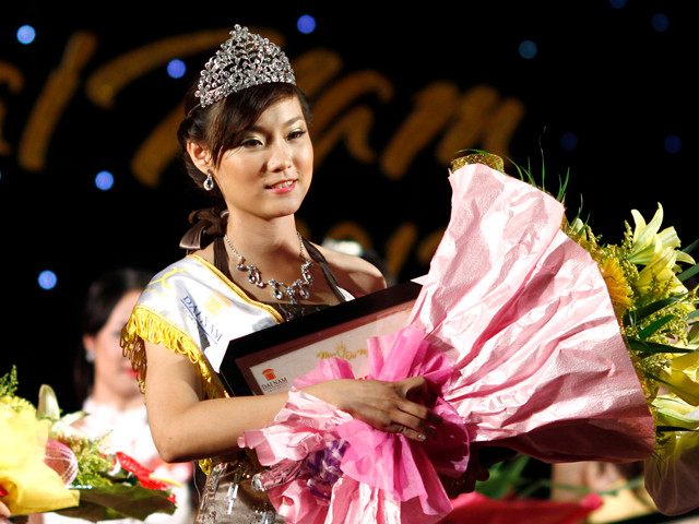 Mai Hương nhất cuộc thi Hương sắc Đại Nam 2012