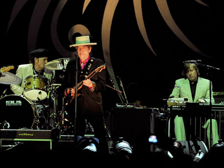 Nghe Bob Dylan hát và... xúc động
