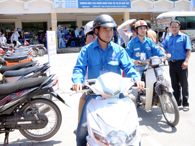 Xe ôm tình nguyện. Ảnh: Cẩm Kỳ