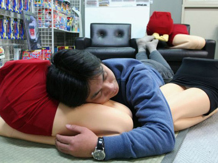 Mê mẩn gối 'đùi phụ nữ'