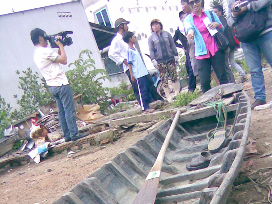 Tang thương bên sông Giồng Ông Tố