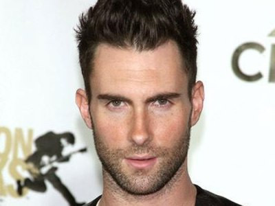 HLV điển trai The Voice Mỹ bất ngờ đính hôn