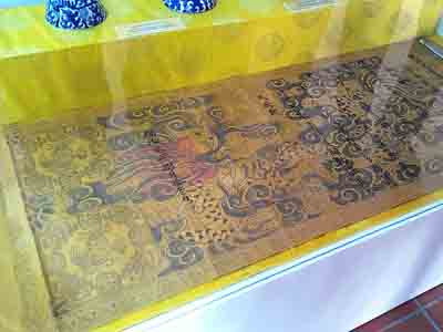 Cháu ngoại vua Thành Thái tặng nhiều cổ vật cho Huế