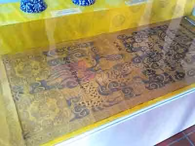 Cháu ngoại vua Thành Thái tặng nhiều cổ vật cho Huế