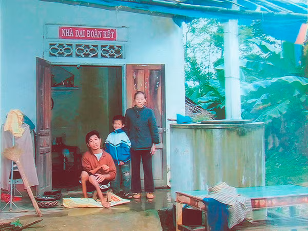Mất con, chăm sóc em tật nguyền