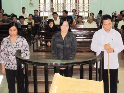 Các bị cáo nghe tòa tuyên án	Ảnh: Duy Chiến