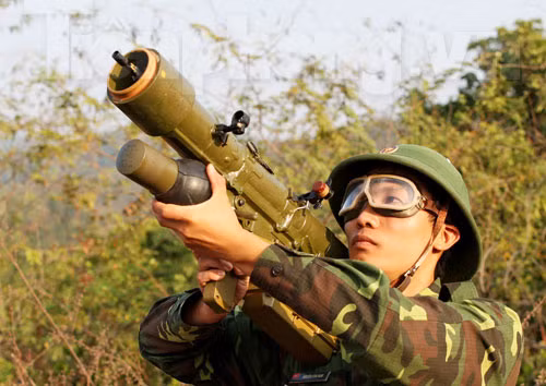 Tên lửa vác vai khai hỏa diệt địch