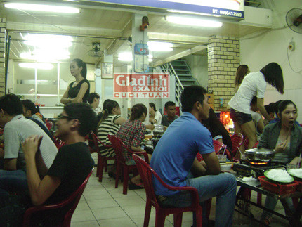 Muôn kiểu săn tình của giới pêđê