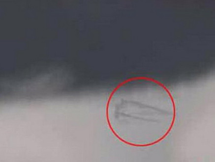 Thủy quái khổng lồ xuất hiện ở Trung Quốc