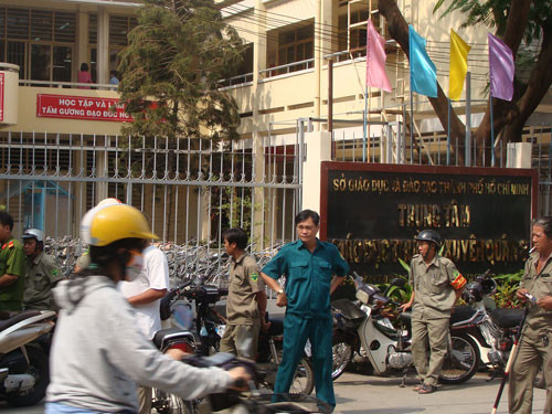 Giáng chức Giám đốc Trung tâm GDTX quận 8