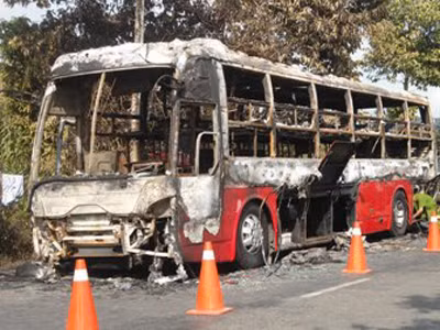 Chiếc xe vừa bị thiêu rụi