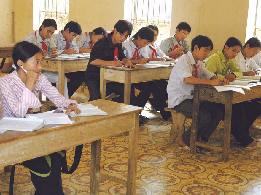 Tăng học phí là vấn đề nhạy cảm, nhất là đối với khu vực nông thôn