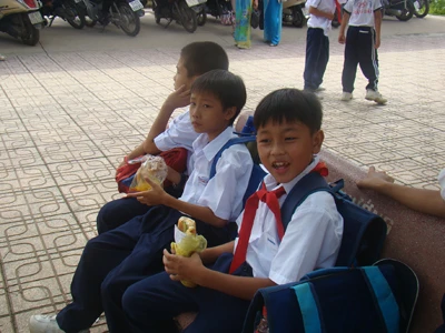 Học ba ca giữa lòng thành phố