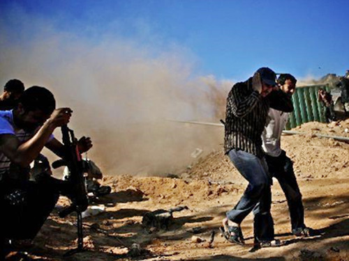 Quân chính phủ Libya tấn công phủ đầu phe nổi dậy