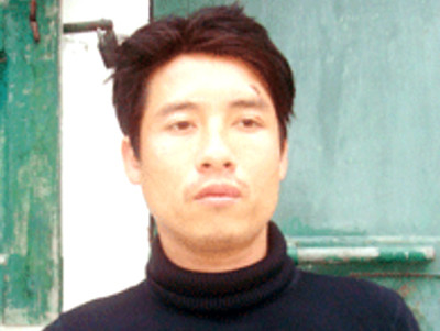 Truy sát cả gia đình vì 'nhìn thấy ghét'