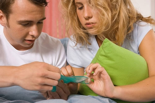 Vợ chết khiếp vì bao cao su 'khủng'