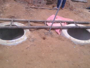 Bé tử vong vì rơi vào bể biogas