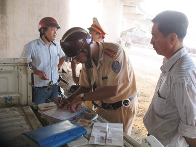 Lỗi xe không chuyển quyền sở hữu phạt như thế nào?