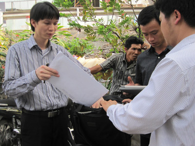 Thầy Hùng làm thám tử