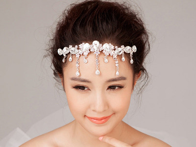 Phụ kiện đính đá cho cô dâu thêm nổi bật