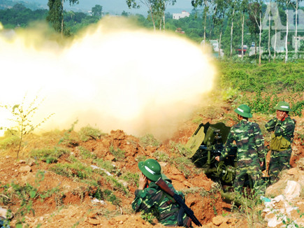 Xem lực lượng DBĐV bắn đạn thật