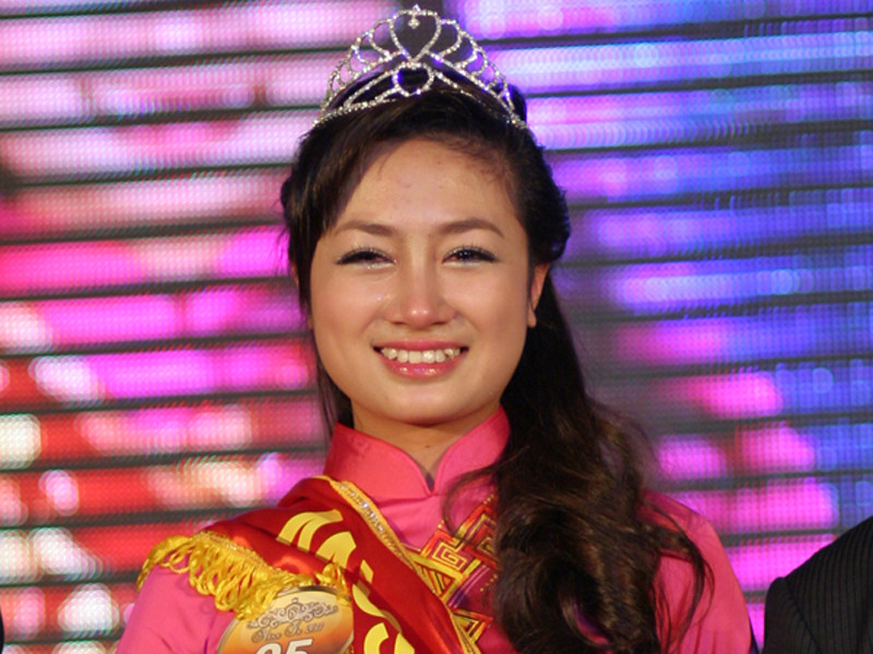 Thanh Tuyền trở thành Hoa khôi khoa Quốc tế