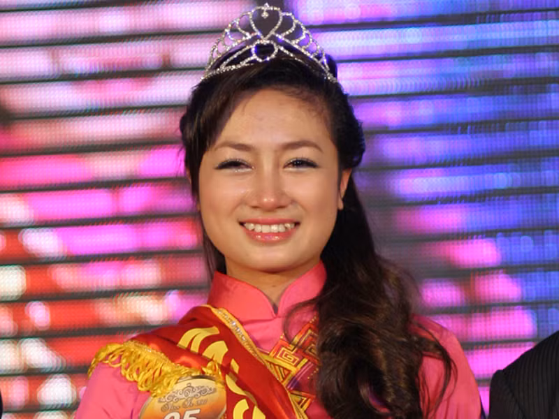 Thanh Tuyền trở thành Hoa khôi khoa Quốc tế