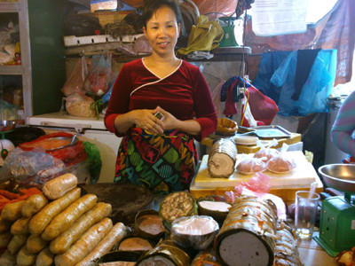 Nhiều hàng hóa, dịch vụ Tết tăng giá mạnh