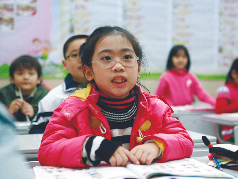 Áp lực học thêm đang đè nặng lên tuổi thơ của nhiều học sinh. Ảnh minh họa: Hồng Vĩnh