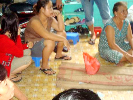 Sòng bạc 'quý bà' sa lưới