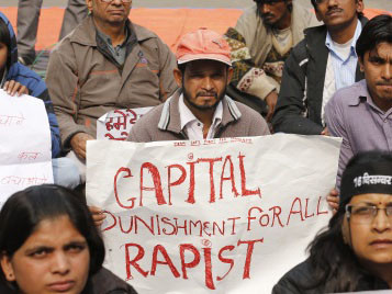 Lập tòa ‘phản ứng nhanh’ xử vụ cưỡng hiếp nữ sinh