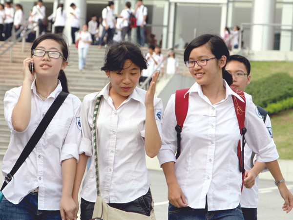 Coi thi thiếu trách nhiệm, 8 giám thị bị xử lý