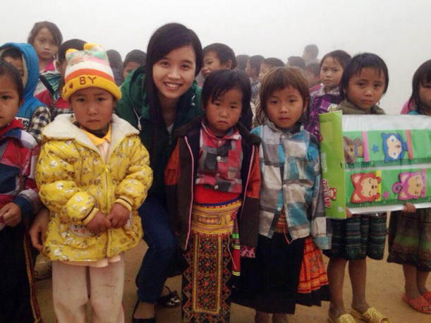 Cô giáo đi hàng trăm km mang quà tặng học sinh ngày 20/11