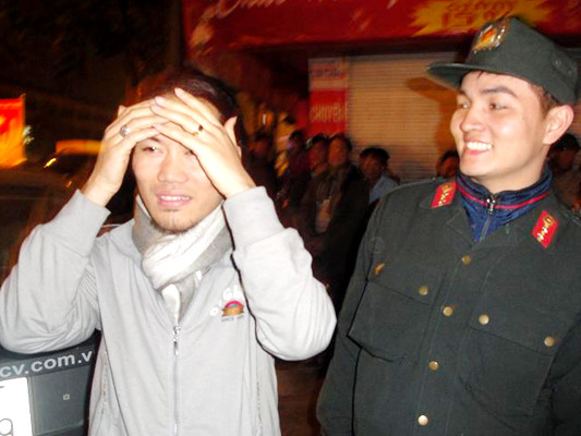 Vượng 'râu' tàng trữ dùi cui điện