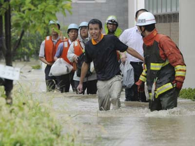 Bão lớn tấn công Nhật Bản, hơn 11 triệu người sơ tán