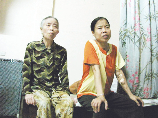 Bà nội Nguyễn Thị Lạp (trái) và mẹ Hiếu - bà Nguyễn Thị Hạnh