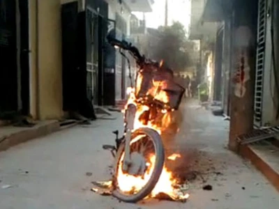 Hàng loạt vụ cháy xe do xăng?