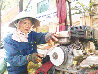 Cận tết, nhộn nhịp nghề mài dao