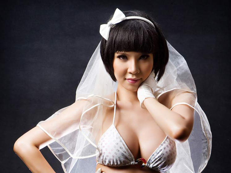 Ngọc Bích cô dâu sexy nhất làng sao