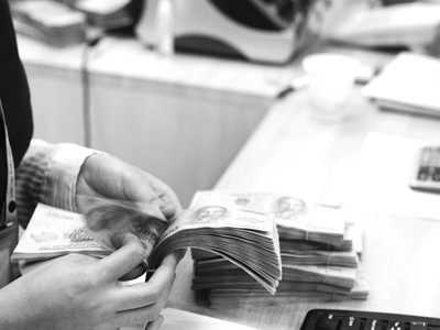 Xử lý nợ xấu Làm sao vẹn cả đôi đường?