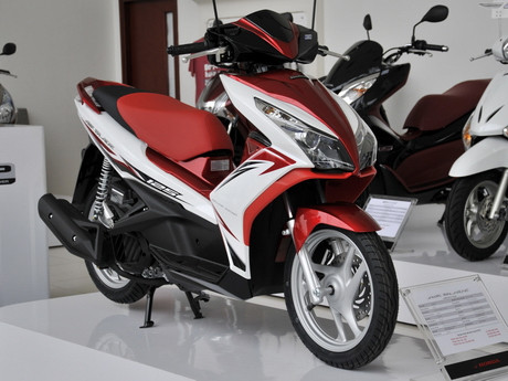 Giá xe ga Air Blade 125 giảm mạnh