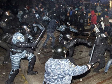 Biểu tình chống tổng thống leo thang