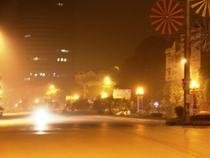 Khói 'lạ' bao phủ Hà Nội