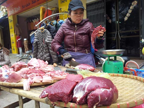 Chợ ế, giá thực phẩm giảm